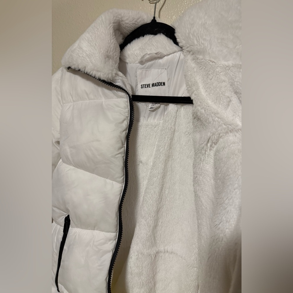Steve Madden Girls White Puffer Jacket | Faux Fur Coat | Large Zip Front Jacket - Picture 5 of 5